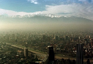 La lluvia esquiva a Santiago y se agrava calidad del aire
