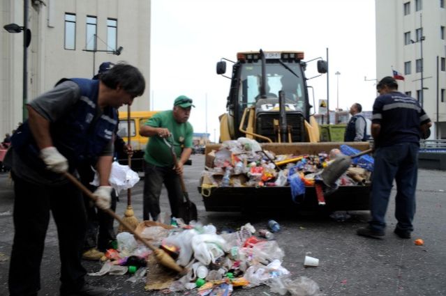 Comunas de Santiago implementarán planes de contingencia ante paro de recolectores de basura