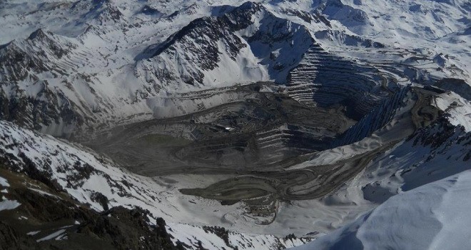 Empresas mineras y de geotermia se lanzan contra proyecto de ley que busca proteger los glaciares