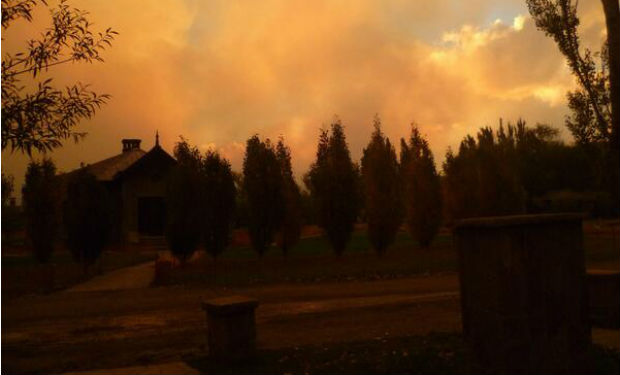 Conaf refuerza líneas cortafuegos para contener incendio en Parque Patagonia