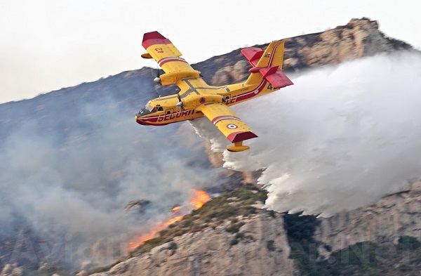 Canadair CL-215: ¿Cómo operan estos aviones apaga incendios?