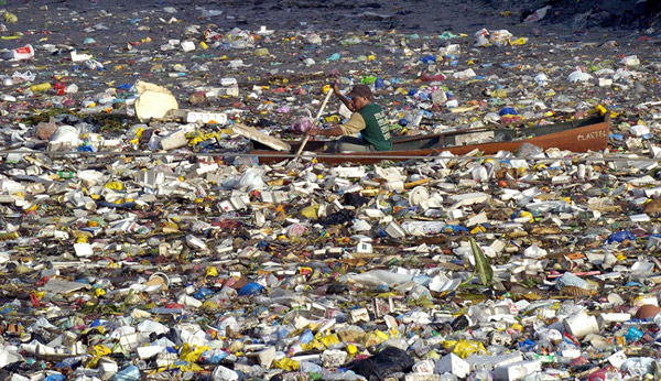 Estudio calcula que ¡270 mil toneladas de plástico flotan en el mar!