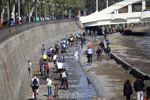 26 de abril: Paseo por el Mapocho incluirá áreas de descanso y deporte en puentes y parques de Santiago