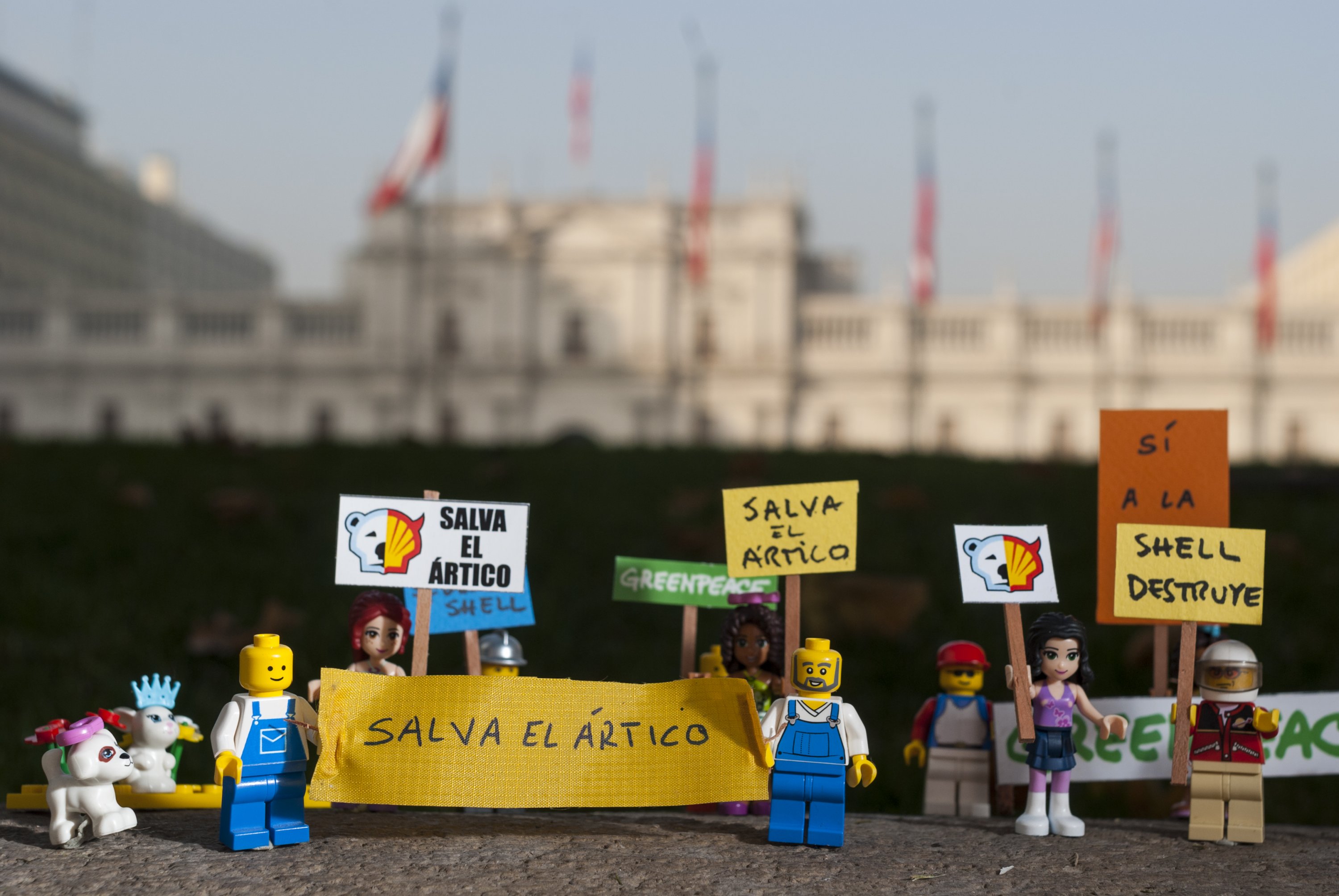 Figuritas de Lego ‘piden’ que su empresa rompa alianza comercial con petrolera Shell