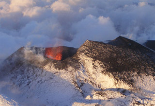 Reducen alerta del volcán Copahue a Amarilla por señales de estabilidad