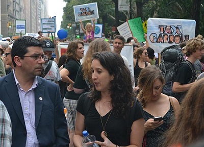 Ministro Badenier desde marcha contra el cambio climático: ‘Chile puede ser protagonista’
