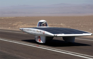 Auto solar Intikallpa recibe reconocimiento por difusión de energías renovables
