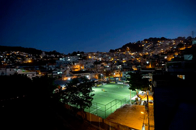 Brasil: cancha ubicada en favela genera energía eléctrica por desplazamiento de los jugadores