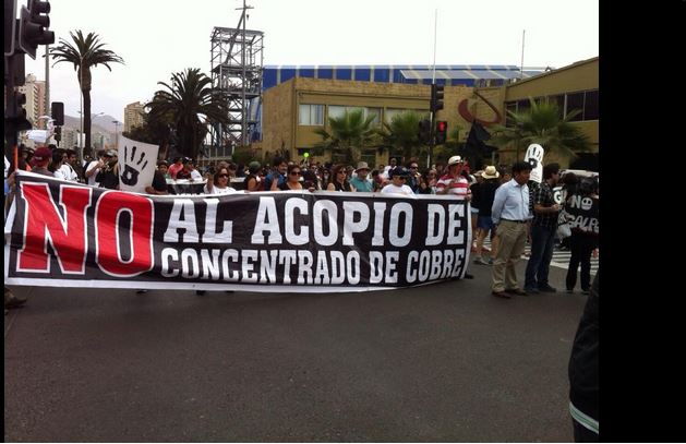 #EstePolvoTeMata: Multitudinaria marcha contra la contaminación en Antofagasta