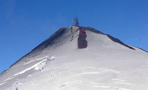 Sernageomin declara en Alerta Naranja al volcán Villarrica