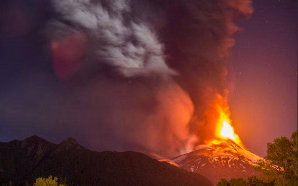 Alerta Roja: Durante la madrugada hizo erupción el volcán Villarrica