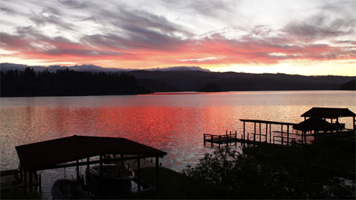 Contaminación de las aguas obliga a prohibir actividades recreativas en el lago Vichuquén