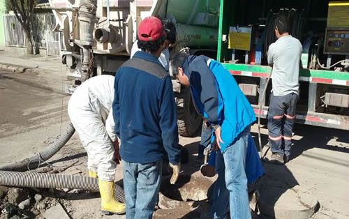 Operación de limpieza eliminó escurrimiento de aguas servidas en las calles de Copiapó