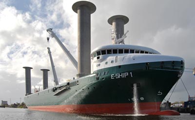 E-Ship 1: Barco impulsado por rotores eólicos arribó al Puerto de Arica