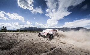 Auto eléctrico hace historia en el Rally Dakar al superar la décima fecha