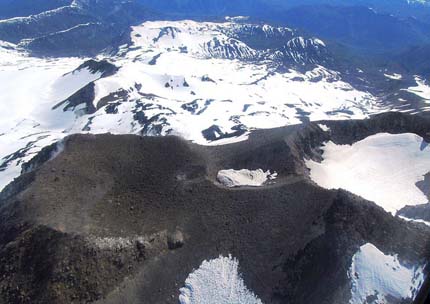 Sernageomin reconoce nuevo cráter del complejo volcánico Nevados de Chillán