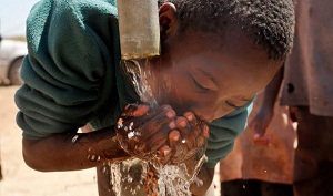 Millones de personas en el mundo enferman por la falta de acceso a agua potable y saneamiento