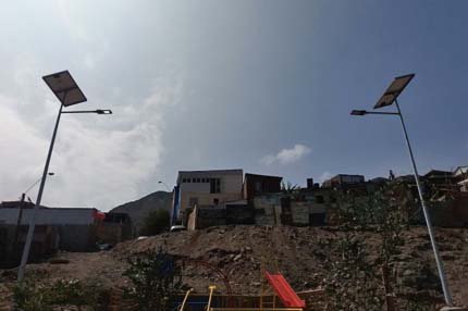 Inauguran postes solares en población Juan Papic de Antofagasta