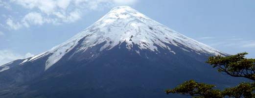 Cierran en forma temporal acceso a la cumbre del volcán Osorno por derretimiento de nieve