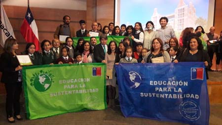 Entregan certificación ambiental a 71 establecimientos educacionales de la Región de Valparaíso