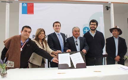 Empresa eléctrica y comunidad de Vallenar firman inédito acuerdo de preinversión