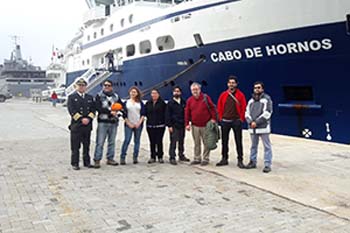 Buque Cabo de Hornos zarpó con científicos para estudiar marea roja en Chiloé