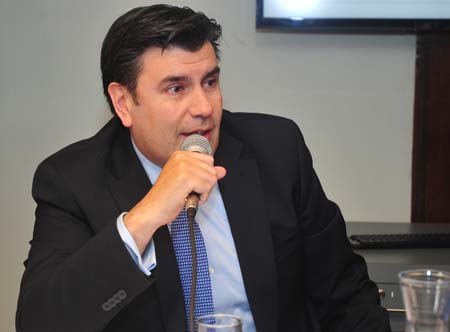 Nombran al economista Ronaldo Bruna como Superintendente de Servicios Sanitarios