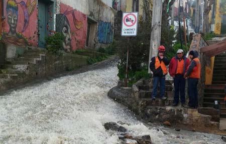 SISS fiscaliza rotura que provocó inundación en calles de Valparaíso y anuncia investigación