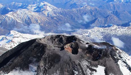 Sernageomin amplía a 3 km radio de alto peligro en torno del volcán Nevados de Chillán