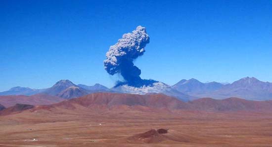 Observatorio Volcanológico del Norte de Chile monitoreará más de una docena de volcanes activos