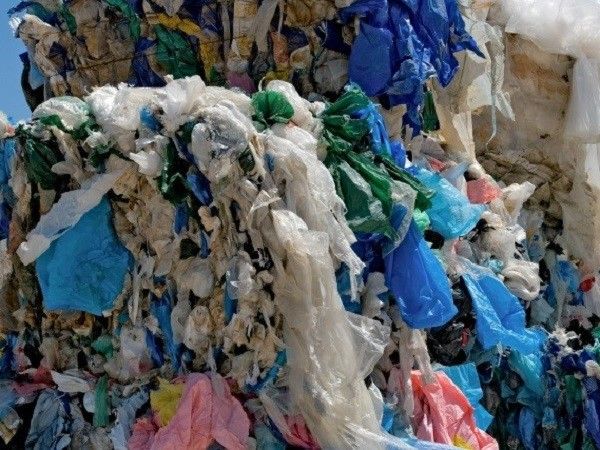 Diez empresas asumen nuevos compromisos en el uso del plástico