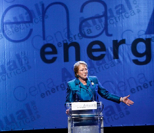 Presidenta en Cena de la Energía: “No es posible que aún haya 4.500 hogares sin luz»