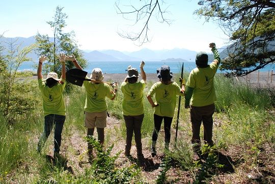 Más de 80 jóvenes partieron a realizar voluntariado ambiental en las reservas de Peñuelas y El Yali