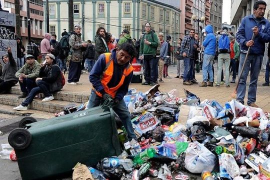 Alcalde de Valparaíso propone que condenados a penas bajas limpien sus calles