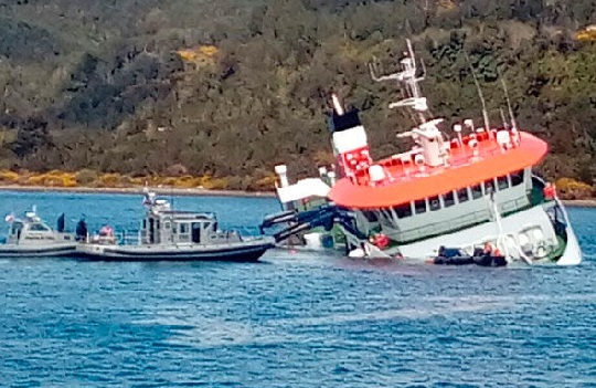 Tres semanas tardará el rescate del buque hundido en Chiloé y lo hará la empresa que sacó al Costa Concordia