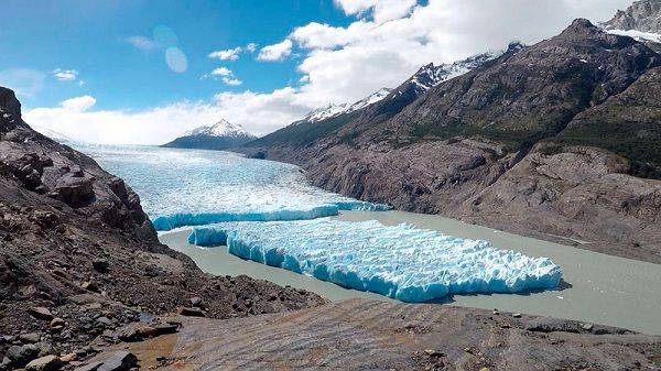 Ministro Mena y desprendimiento en glaciar Grey: “cada vez vemos más formas en las que el cambio climático amenaza nuestro bienestar”