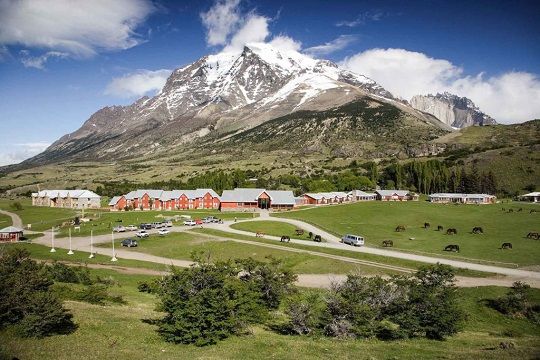 SMA inicia proceso de sanción contra dos operadores turísticos de Parque Torres del Paine