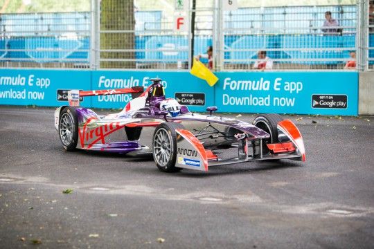 Greenpeace desafía a Sebastián Piñera en vísperas de la carrera de Fórmula E