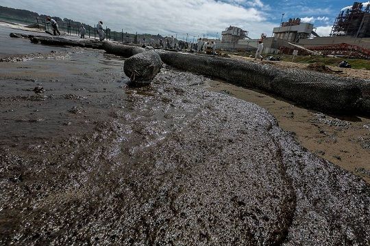 Tribunal Ambiental indica que no hubo daño ambiental tras derrame de petróleo de 2014 en Quintero