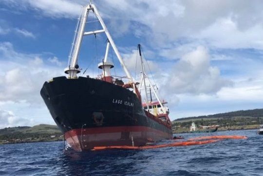 Isla de Pascua: 50 litros de combustible son derramados al mar tras colisión de embarcaciones