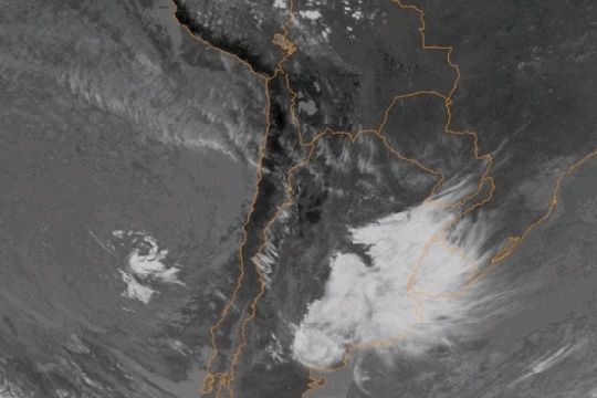 ¿Cambio climático? Tormenta subtropical frente a costas de Chile asombra a meteorólogos del mundo
