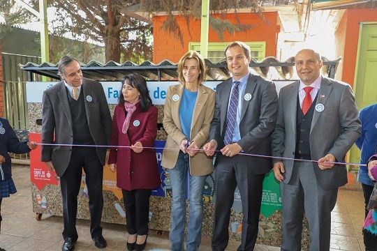 Ministra del Medio Ambiente inaugura centro de reciclaje comunitario en escuela de Quinta Normal
