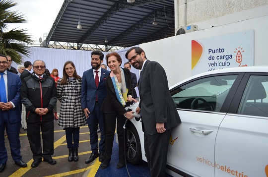 Inauguran el primer punto de carga para autos eléctricos en Antofagasta