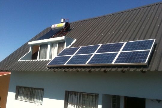 Acera y Techo se reúnen con empresas para presentar proyecto de barrios con energía solar