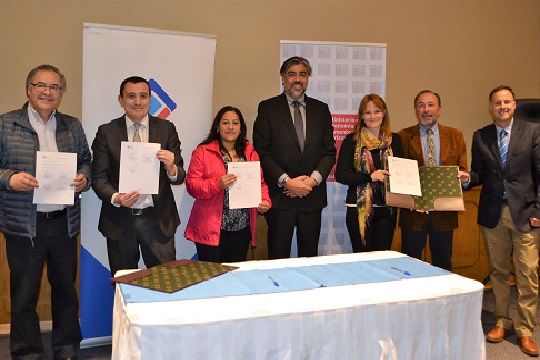 Concretan acuerdo de participación temprana para proyecto eólico en Coyhaique