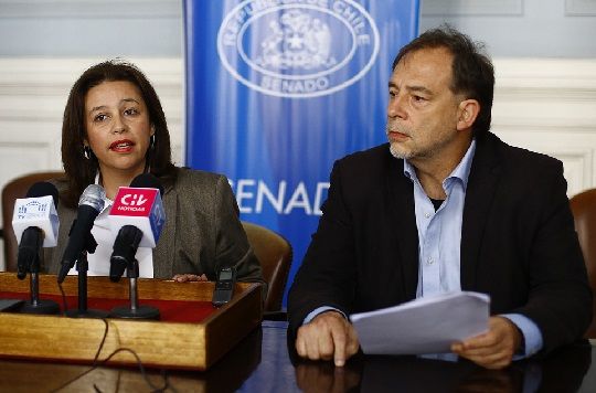 Senadores presentarán acciones legales por derrame de petróleo en Magallanes