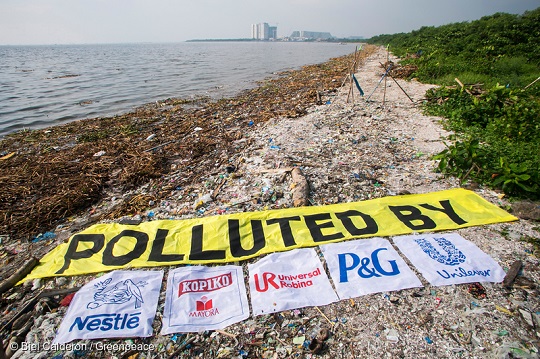 Multinacionales reaccionan ante contaminación por plásticos