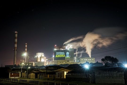 Greenpeace: “el carbón ennegrece el supuesto liderazgo climático del presidente”