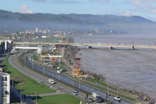 Científicos chilenos advierten costos ambientales de carreteras hídricas