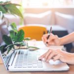 manos-mujer-trabajando-computadora-portatil-oficina_35708-327-compressor